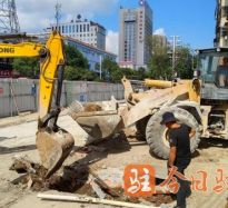 男人鸡鸡插进美女pp高温下的坚守｜道路建设者用汗水铺就畅通路